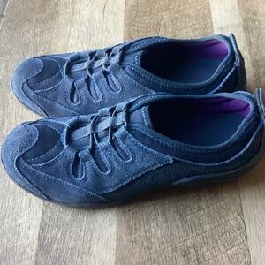 Lands End Navy Blue Slip on Sneaker size 7 B casual suede walking comfort travel